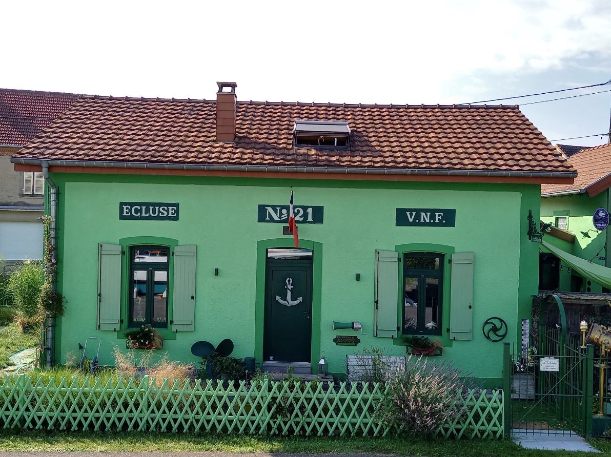Grünes Schleusenhaus Hausboot Mieten im Elsass